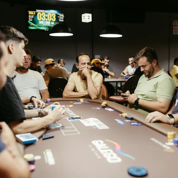 凤凰彩票棋牌游戏